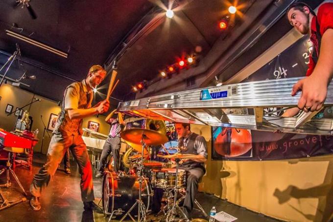 1044173_10201848118104055_1523169742_n